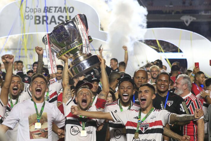 O Atlético-MG enfrenta o Flamengo na final da Copa do Brasil 20024. O Rubro-Negro venceu em 2022 e agora tenta repetir o feito após dois anos. O Atlético-MG, por sua vez, foi campeão em 2021 pela última vez; confira quem foram os últimos dez campeões 