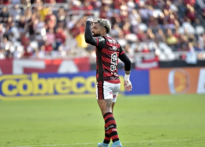 Durante o Brasileirão de 2021, Gabriel Barbosa marcou 3 gols na goleada rubro-negra sobre o Santos, na Vila Belmiro. Alguns torcedores do Flamengo perderam a paciência com Gabigol durante o empate com o Resende por 2 a 2, pelo Carioca de 2022, no Nilton Santos. O atacante não gostou de ser vaiado após perder um gol, gesticulou para a arquibancada e recebeu xingamentos. Enquanto saía de campo, o jogador disse o seguinte: "Foi uma DR, não tem problema. É como mulher. Briga, briga, mas a gente ama - disse Gabigol na saída de campo.