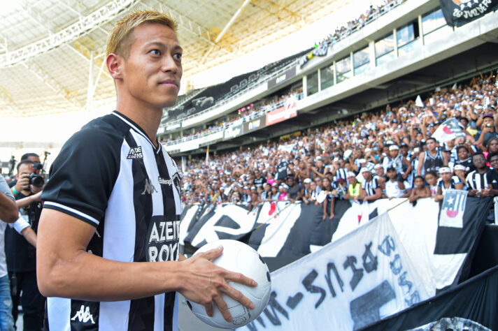 Keisuke Honda. Referência da seleção japonesa e com passagem importante pelo Milan, Honda chegou com moral ao Botafogo, mas não conseguiu repetir seu brilho.