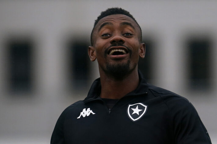 Essa você talvez não lembre. Solomon Kalou, titular do Chelsea na primeira conquista de Champions do clube, jogou pelo Botafogo e acabou rebaixado com o Glorioso junto do japonês Honda.