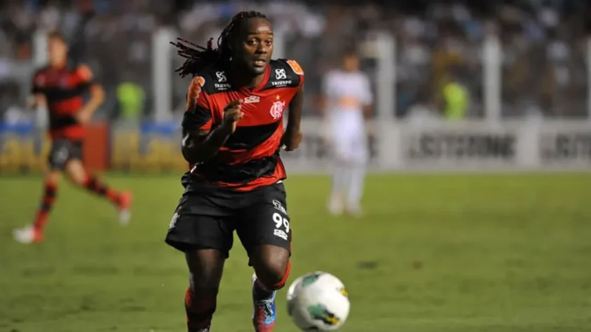 Vágner Love - (Flamengo). Love chegou ao Flamengo em 2012 e foi o último atleta a vestir a 99 no rubro-negro carioca.