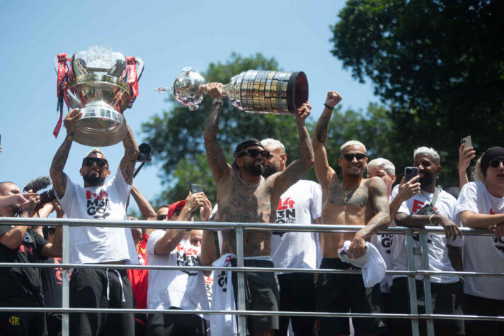 Durante a comemoração dos títulos de 2022, Gabigol acompanhou a torcida e proferiu as seguintes palavras: "Ô Tite, vai se f***, o Gabigol não precisa de você". E depois ainda complementou: "É verdade, eu já jogo em uma seleção c*****".