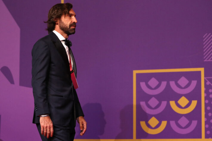 Como nesta chegada para a Copa de 2022, o look casual se tornou uma das grandes características de Pirlo.