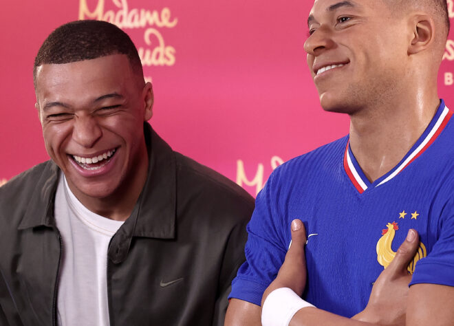 Estátua de cera de Kylian Mbappé exposta no museu Madame Tussauds, em Berlim