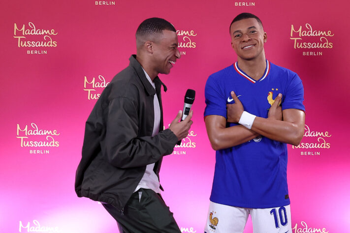 Estátua de cera de Kylian Mbappé exposta no museu Madame Tussauds, em Berlim