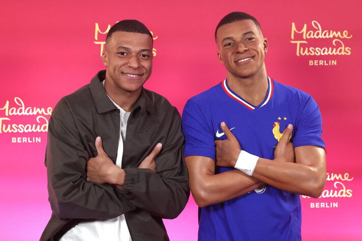 Estátua de cera de Kylian Mbappé exposta no museu Madame Tussauds, em Berlim