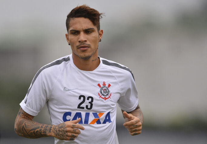 Paolo Guerreo - (Corinthians). O peruano chegou a usar a camisa 99 em um jogo do Corinthians, em 2015.