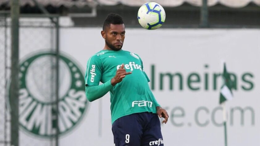 Miguel Borja. Rei da América em 2016, Borja carregou o Nacional da Colômbia rumo ao tri da libertadores fazendo 5 gols nas semifinais e na final. Chegou ao Palmeiras com status de melhor atacante do país, mas não conseguiu sequer sustentar a titularidade.