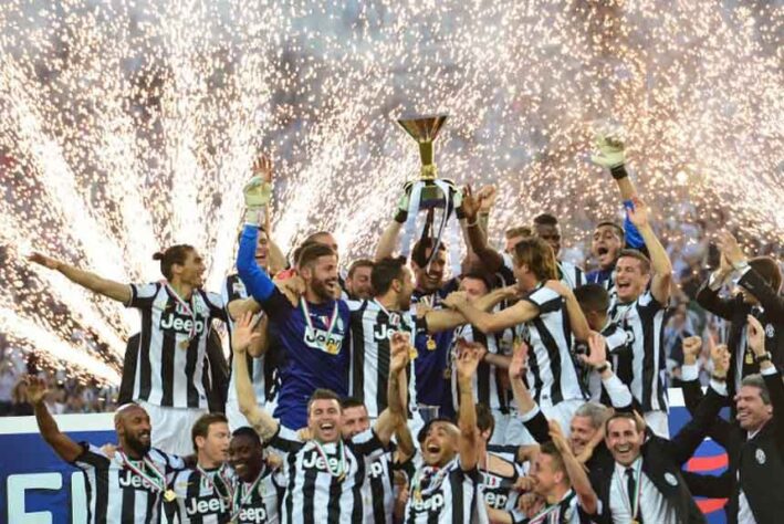 102: Juventus (Itália 2013/14) - 102 pontos