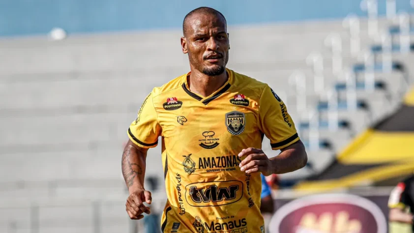 Outro medalhão, Patric é a referência na lateral do clube amazonense.