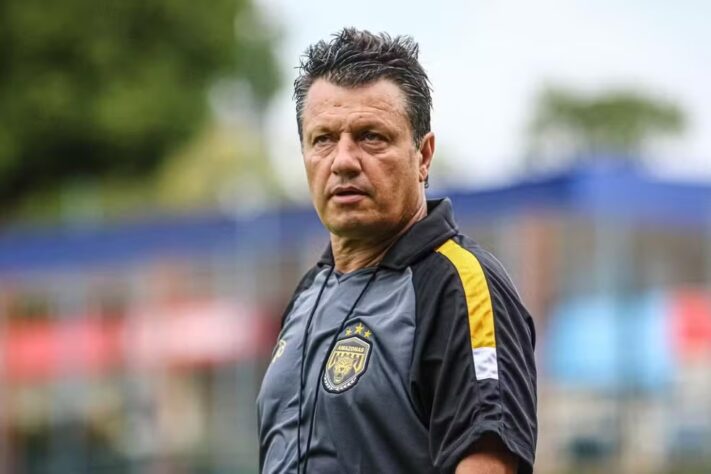 E fechando a lista: Adilson Batista, técnico da equipe.