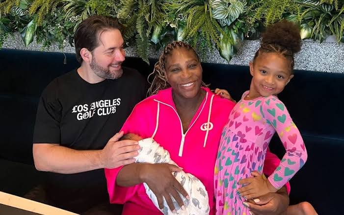 Serena Williams é mãe das pequenas Alexis e Adira