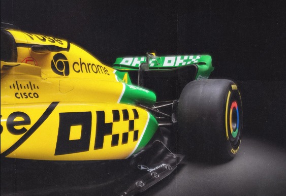 Carro possui detalhes em verde e amarelo e menções ao piloto Ayrton Senna em todo seu design