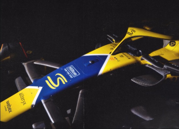 Carro possui detalhes em verde e amarelo e menções ao piloto Ayrton Senna em todo seu design