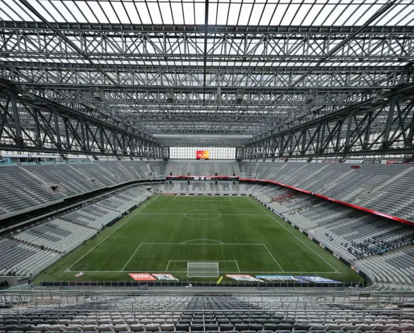 E por fim, para a Copa de 2014, ano de seu centenário, mais uma reforma, "completando" os anéis do e o transformando numa Arena