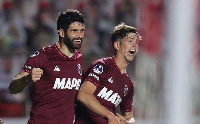 Lanús ficou na primeira colocação, com 13 pontos, pelo Grupo G