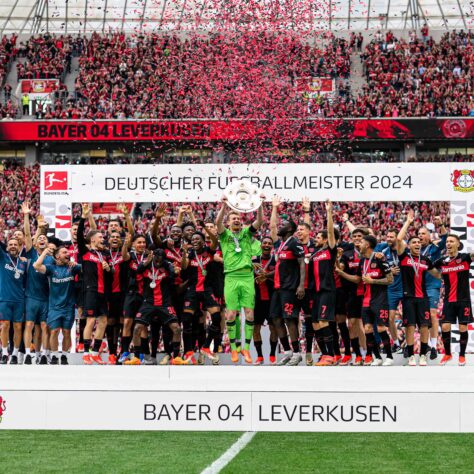 Neste final de semana, a Bundesliga chegou ao fim e o Bayer Leverkusen confirmou a sua conquista de forma invicta, algo nunca antes feito na competição. No clima do título, relembre outros times europeus que foram campeões das 7 principais ligas do continente sem derrotas!