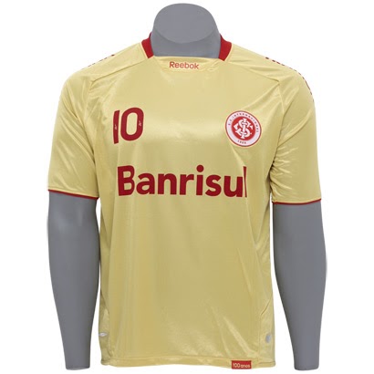 2009, ano do Centenário do Internacional, outra oportunidade ÚNICA para lançar uma camisa icônica. A melhor ideia debatida foi meter um DOURADO com detalhes em vermelho. Uma coincidência que vale ressaltar aqui: No ano seguinte, Marcelo DOURADO, torcedor declarado do Inter, conquistou o BBB 10. Será que o Colorado lançou esse manto pois já sabia o resultado do reality show? 