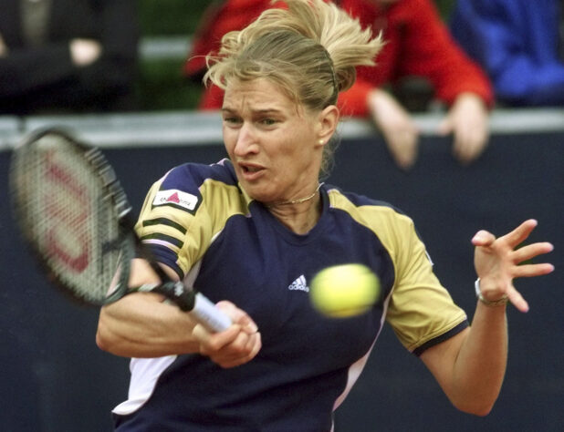 2º - Steffi Graf - sete títulos (1988, 1989, 1991, 1992, 1993, 1995, 1996)