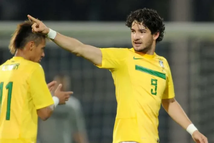 Alexandre Pato - 10 gols.