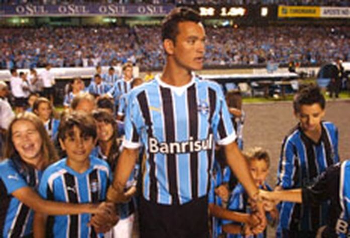 Réver - O zagueiro defendeu as cores do Grêmio de 2008 a 2010. Anos depois, o xerifão foi emprestado ao Flamengo, disputou 133 jogos e fez incríveis 11 gols.