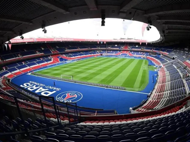 Paris Saint-Germain (Parque dos Príncipes) - Estádio gerido pelo clube, mas pertence ao Conselho de Paris.