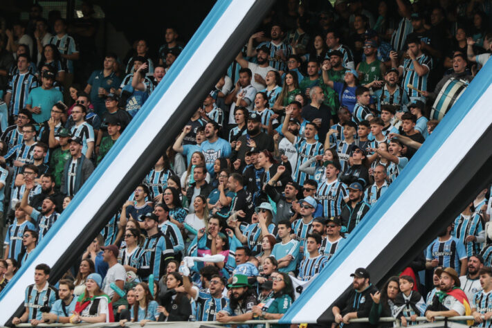 Grêmio - aproximadamente 120 mil sócios