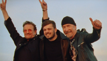 Que trio. Martin Garrix, The Edge do U2 e Bono se juntaram no hit 'We Are The People' da Eurocopa 2020. 