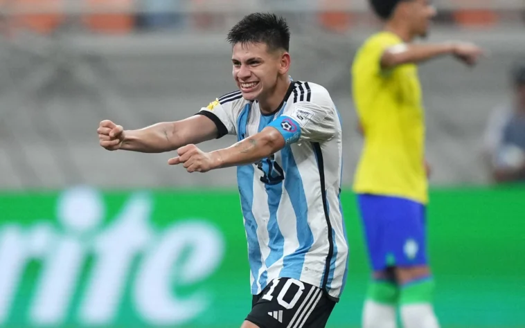 Echeverri (Argentina) - jogador do RIver emprestado pelo Manchester City