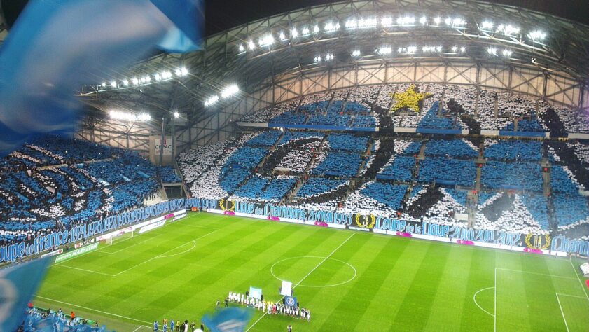 Olympique de Marseille (Stade Vélodrome) - A utilização do estádio só é possível por conta de liberação do governo da cidade de Marseille, dona do estádio.