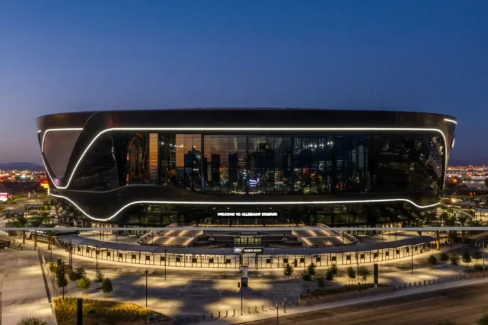 Allegiant Stadium (Las Vegas): inaugurado em 2020, o estádio é a casa do Las Vegas Raiders da NFL, e tem capacidade para 65.500 espectadores. Allegiant sediará 3 partidas (duas da fase de grupos e uma das quartas de final).