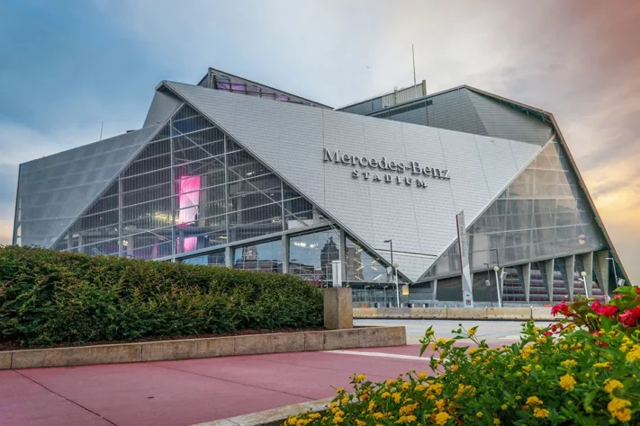 Mercedes-Benz Stadium (Atlanta): inaugurado em 2017, este moderno recinto multifuncional é a casa do Atlanta Falcons da NFL e do Atlanta United da MLS, e tem capacidade para 71.000 espectadores. O estádio receberá 2 jogos da fase de grupos, sendo a partida de abertura do torneio, em que a campeã mundial Argentina estreará defendendo o título de campeã da América.