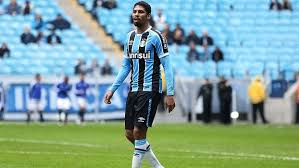 Wallace - Defendeu as cores do Fla de 2013 a 2016, e depois jogou pelo Grêmio de 2016 a 2018.