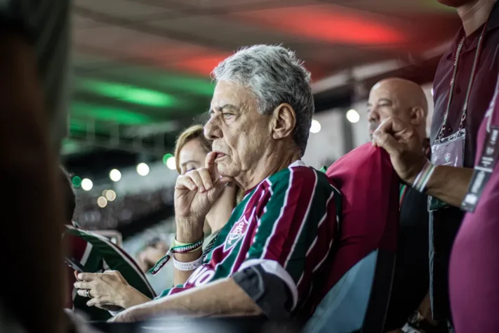  Chico Buarque: O aniversariante do dia além de apaixonado pelo tricolor das laranjeiras, é um dos maiores nomes do mpb.