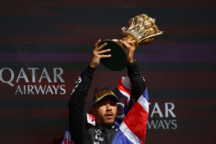 Lewis Hamilton com 8 vitórias 