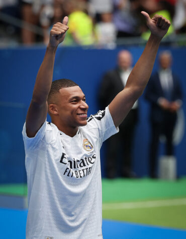 Terceiro na lista, Kylian Mbappé, recém-chegado ao Real Madrid, receberá 31.2 milhões de euros anuais.