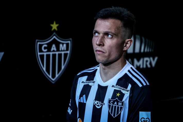 O meio-campista Bernard, que na época defendia o Shakthar Donetsk (UCR), retornou recentemente para o Atlético Mineiro.