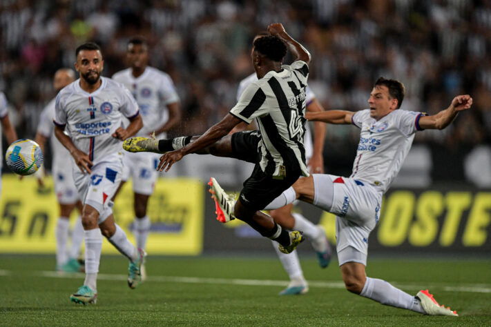 O Botafogo recebe o Bahia, nesta terça-feira (30), no Nilton Santos, pelo jogo de ida das oitavas de final da Copa do Brasil. Os últimos confrontos entre as duas equipes vêm sendo marcados por um equilíbrio absoluto. Veja os 10 últimos resultados do duelo.