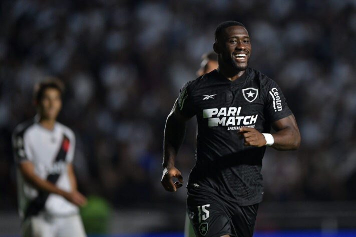 6) Bastos - Botafogo