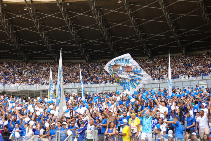 8º Cruzeiro - Média de 27.884 torcedores (8 jogos)