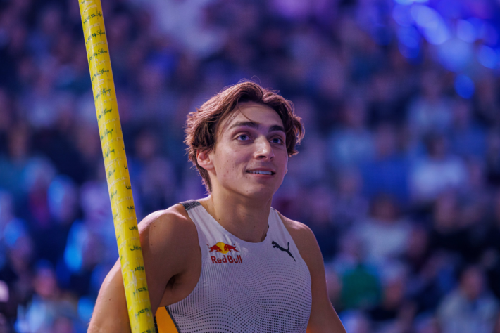 Armand Duplantis, campeão olímpico, três medalhas em Mundiais (dois ouros), dois ouros em Mundiais indoor e recordista mundial, sempre no salto com vara