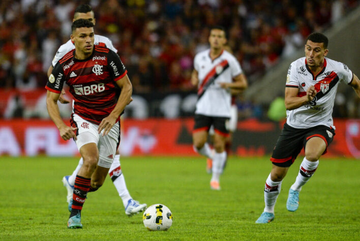 Flamengo 3 x 1 Atlético-GO