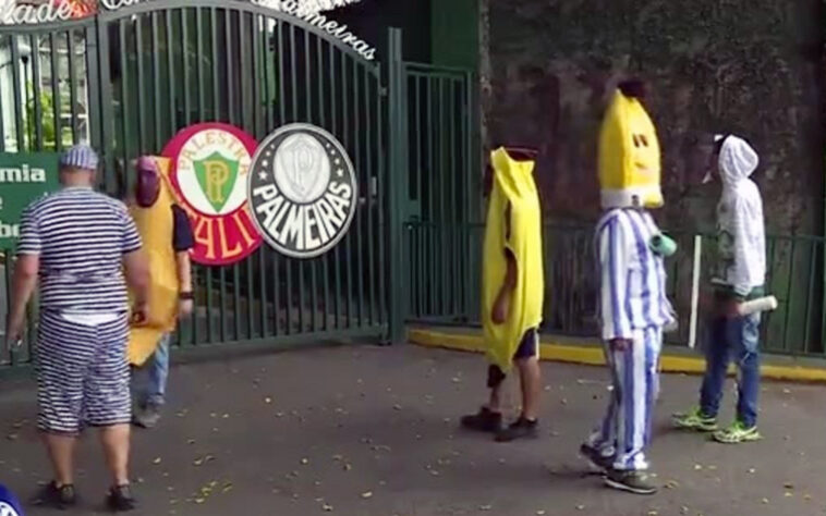 Só dá maluco! O Lance reunião algumas fantasias inusitadas de torcedores nos estádios de futebol.