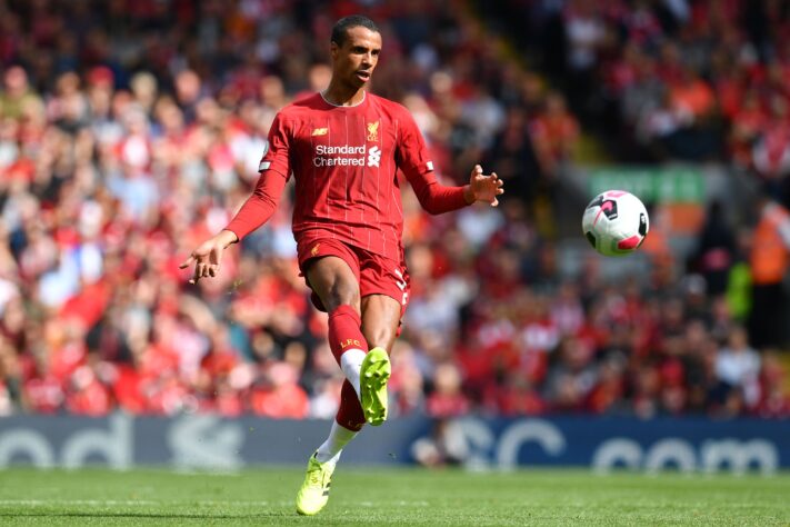 Após oito temporadas no Liverpool e frequentes lesões no histórico recente, Joel Matip está livre para assinar com clubes. 