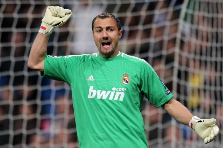 4. Jerzy Dudek - Goleiro (38 anos 01 meses 28 dias)