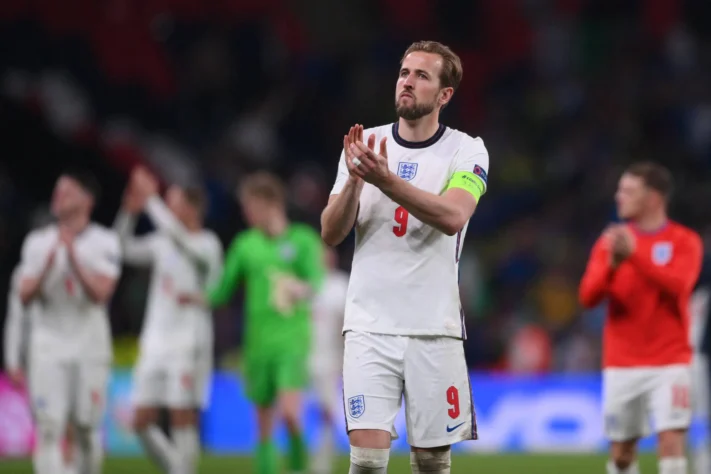 Em 2020 veio a primeira grande decepção de Harry Kane pela seleção inglesa. Chegou a final da Eurocopa contra a Itália e acabou perdendo nos pênaltis. 