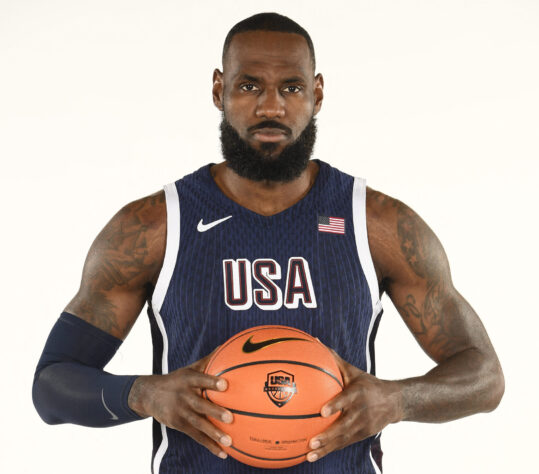 Lebron James, tetracampeão da NBA, quatro vezes MVP da NBA, três medalhas olímpicas (dois ouros) e um bronze em Mundial.