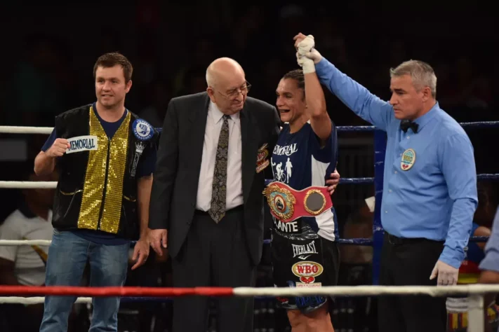 Rose Volante: a paulista foi a primeira mulher brasileira campeã mundial de boxe. Em 2017, venceu a argentina Brenda Carabajal para ser campeã pela Organização Mundial de Boxe na categoria peso-leve.