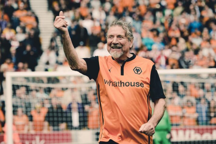 Vocalista do Led Zeppelin, Robert Plant é torcedor do Wolves e presidente honorário do clube.