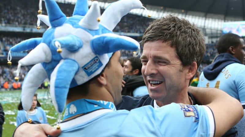 Liam e Noel Gallagher, do Oasis, torcem para o Manchester City